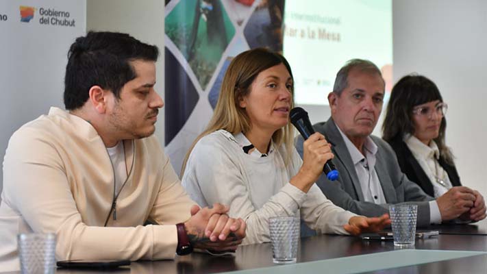 2324440-buscan-que-los-chicos-coman-mas-pescado-en-las-escuelas