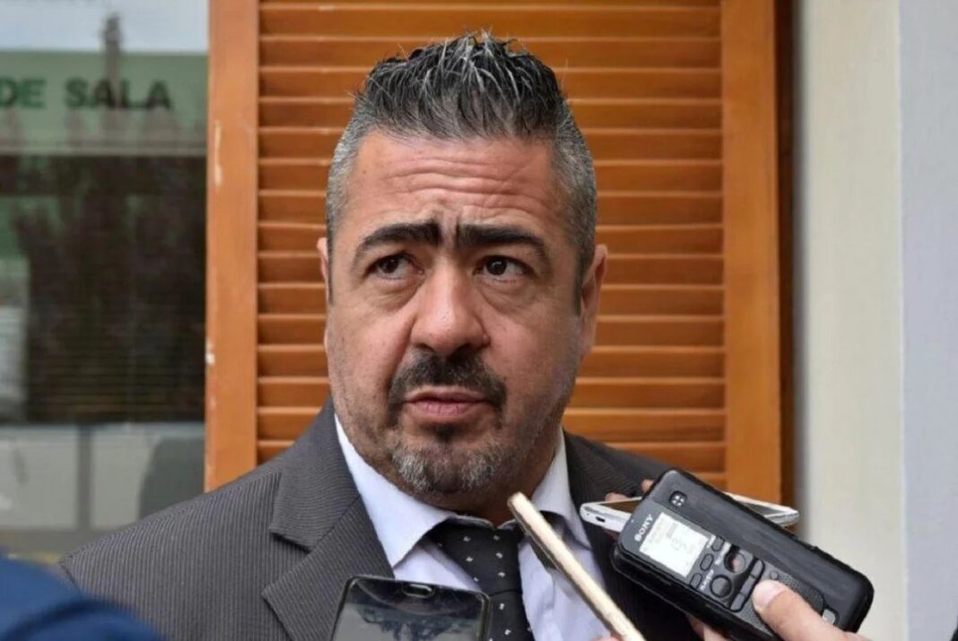 Ministro de Seguridad de Chubut, Héctor Iturrioz, durante una declaración pública.