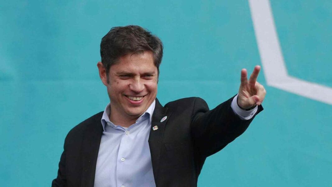 Axel Kicillof y Cristina Kirchner, referentes políticos, en eventos separados.